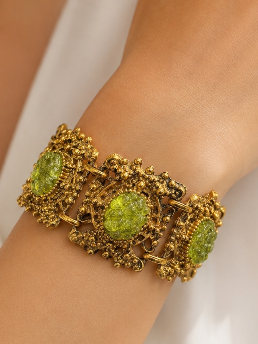 Selro Selini Style Mid-Century Green Faux Jade Victorian Revival tone bracelet